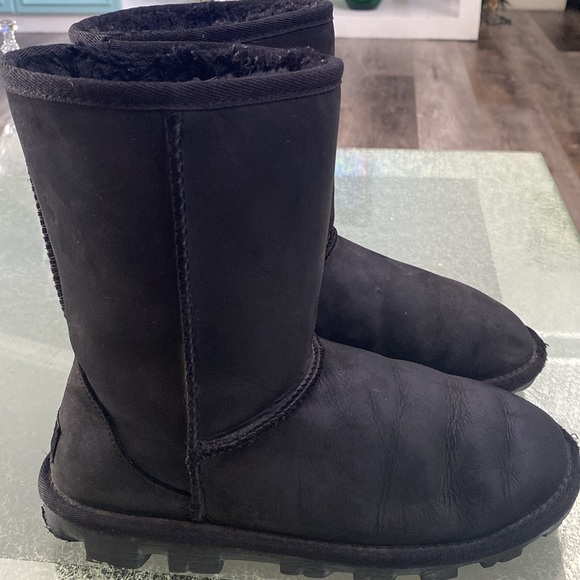 UGG boot - Picture 2 of 5